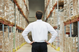 Manager before stocktaking in the warehouse, © Kadmy/Fotolia